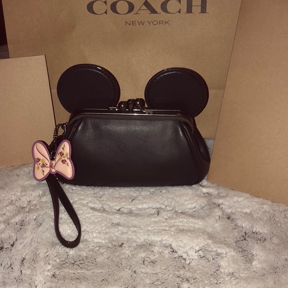 coach kisslock wristlet